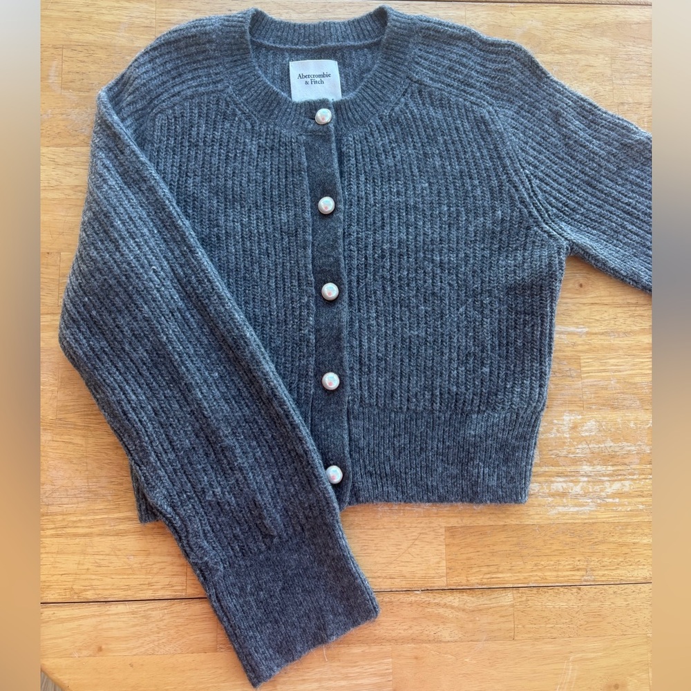 Abercrombie Gray Crew Pearl Button Cardigan
